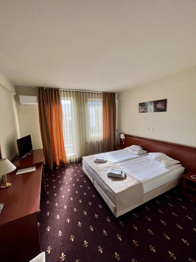 Hotel Seven Cluj-Napoca Exterior photo
