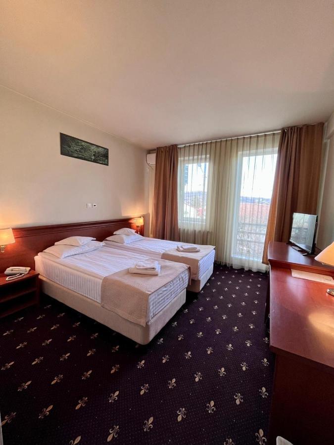 Hotel Seven Cluj-Napoca Exterior photo