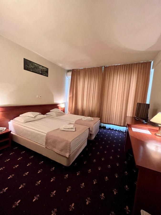 Hotel Seven Cluj-Napoca Exterior photo